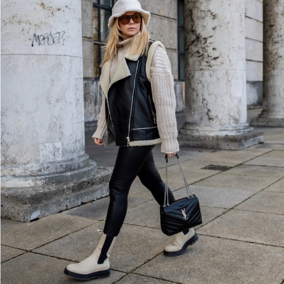 NIB Free People Brooks Lug Sole Suede Chelsea Boot, Dove Gray Mist, 8, 38.5, NWT - Picture 15 of 16